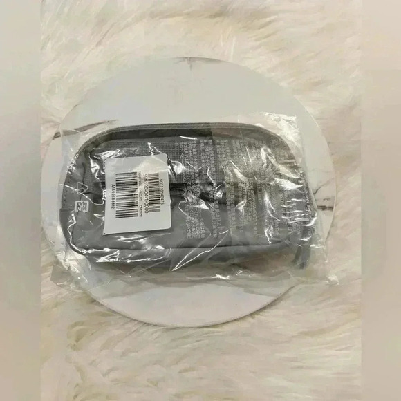 GapFit 100% Recycled Belt Bag/ Crossbody/ FannyPack - Picture 3 of 4